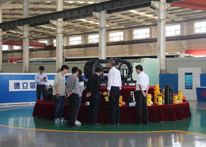 韓國鬥山工程機械公司訪問沃爾華集團
